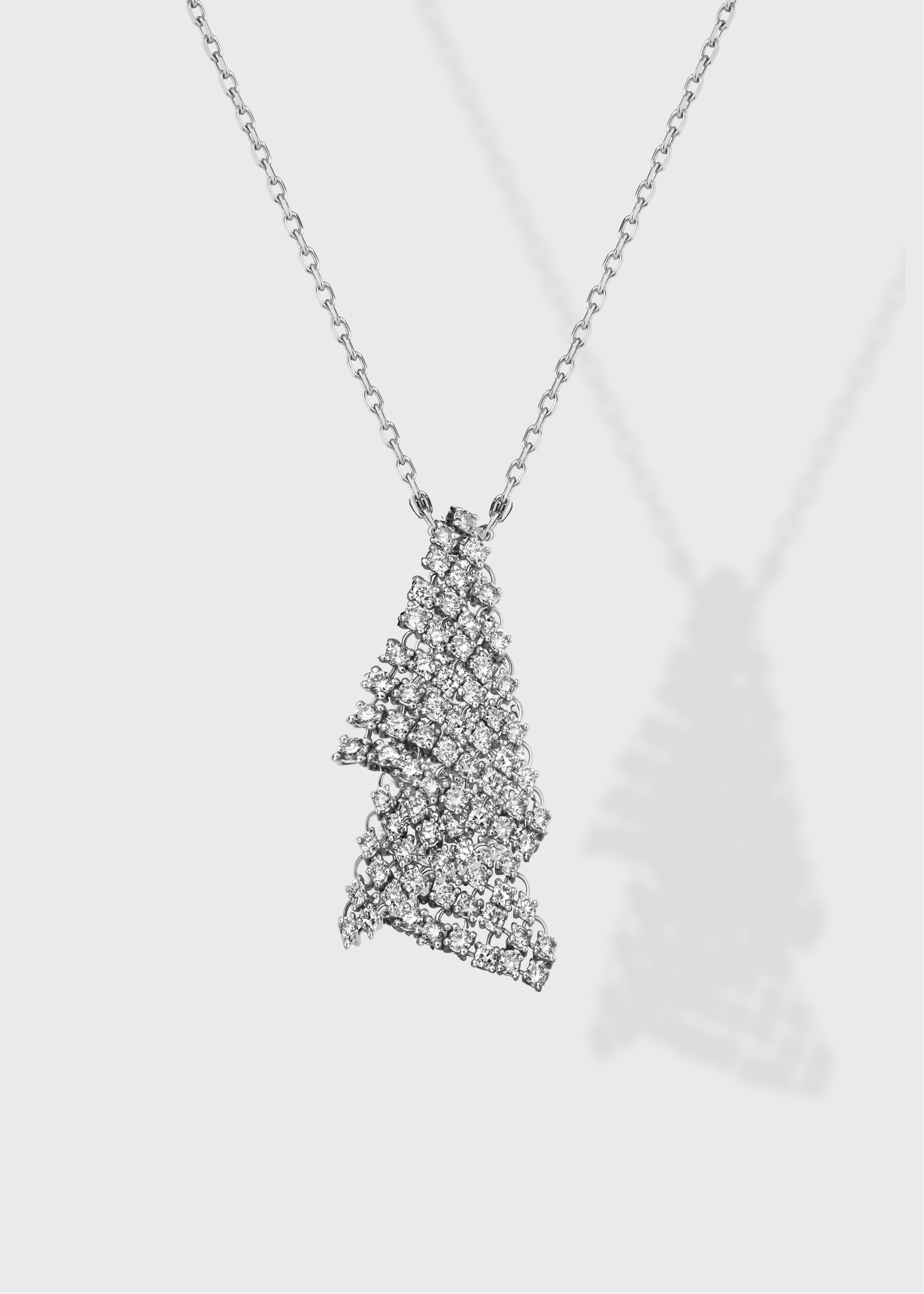 Fluid pendant White Gold