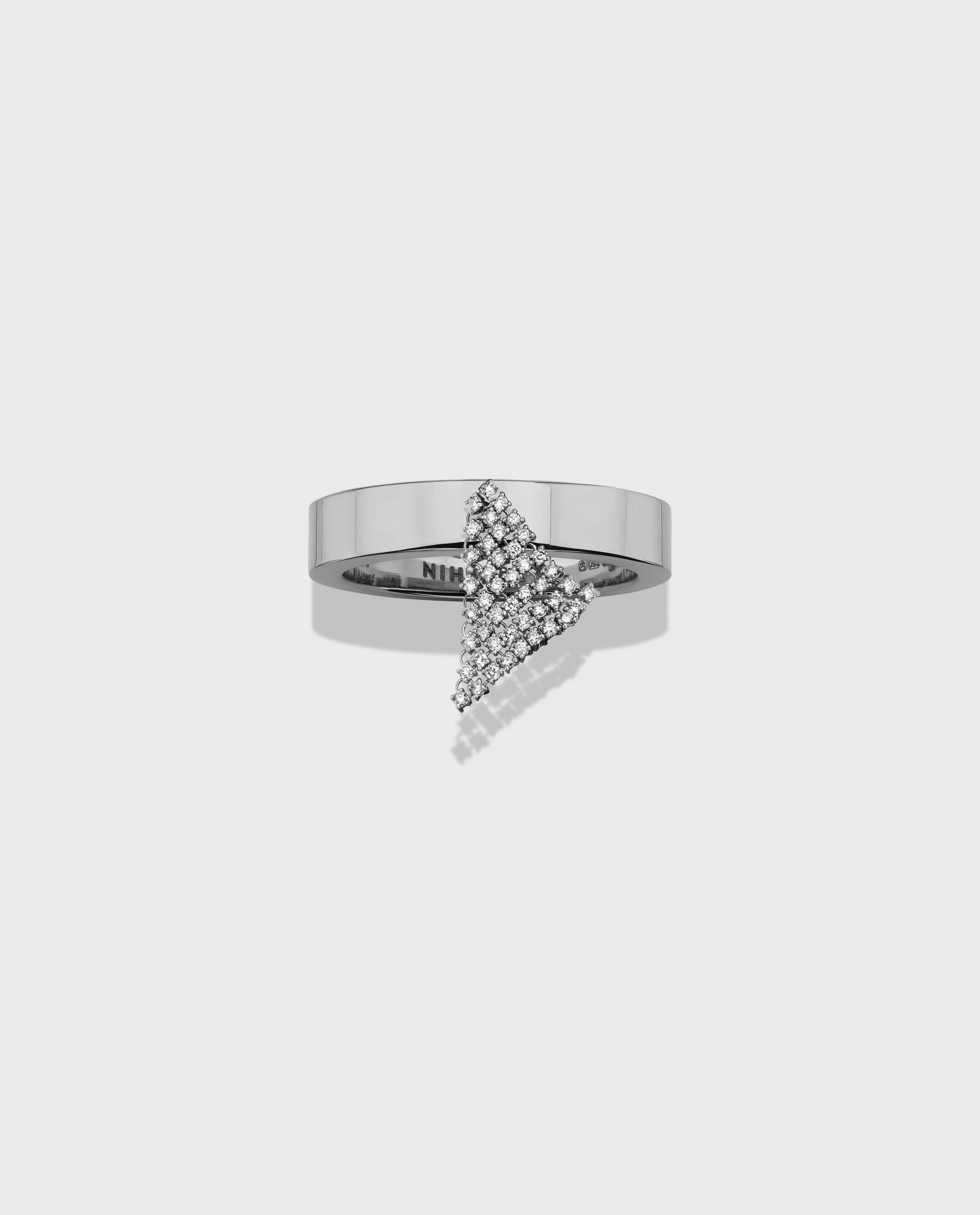Fluid ring White Gold