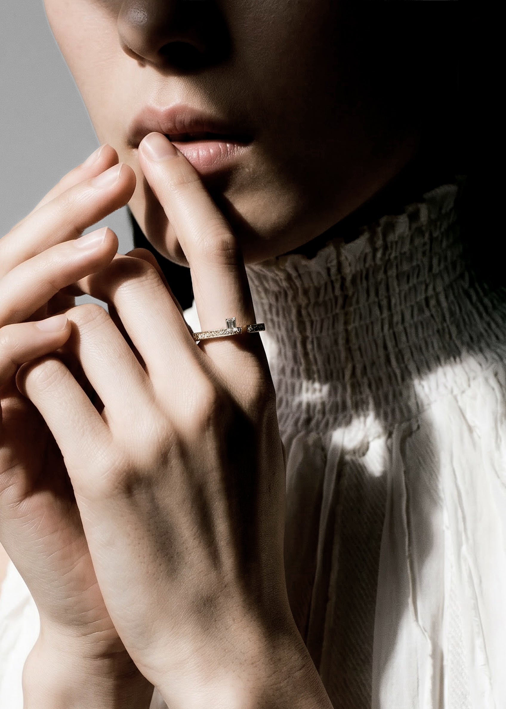 Disruptive engagement ring