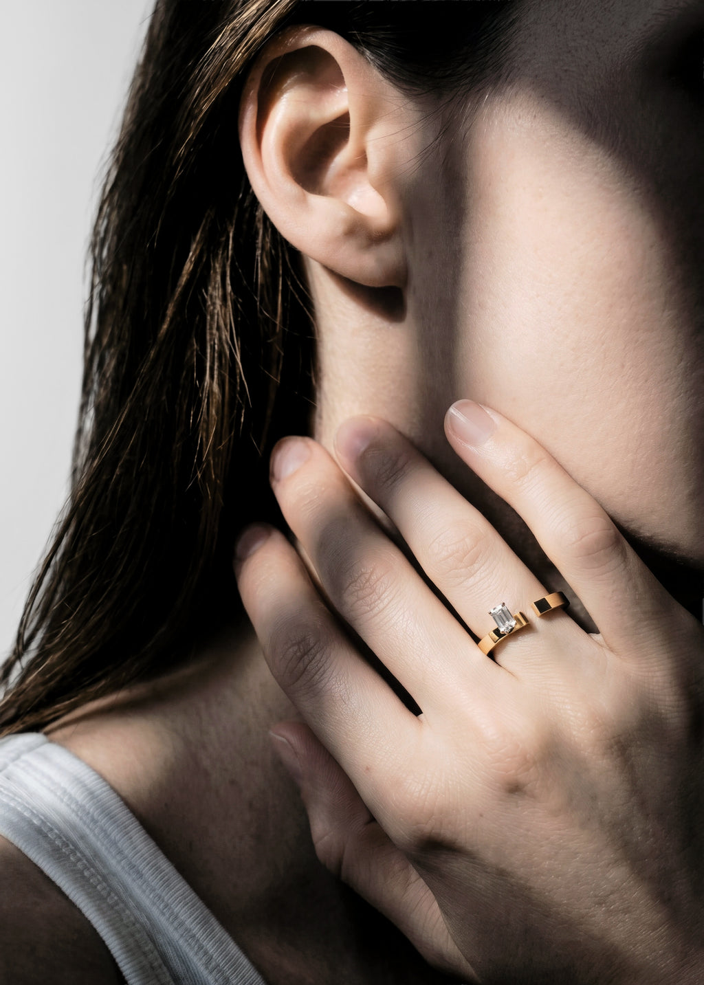 Disruptive engagement ring