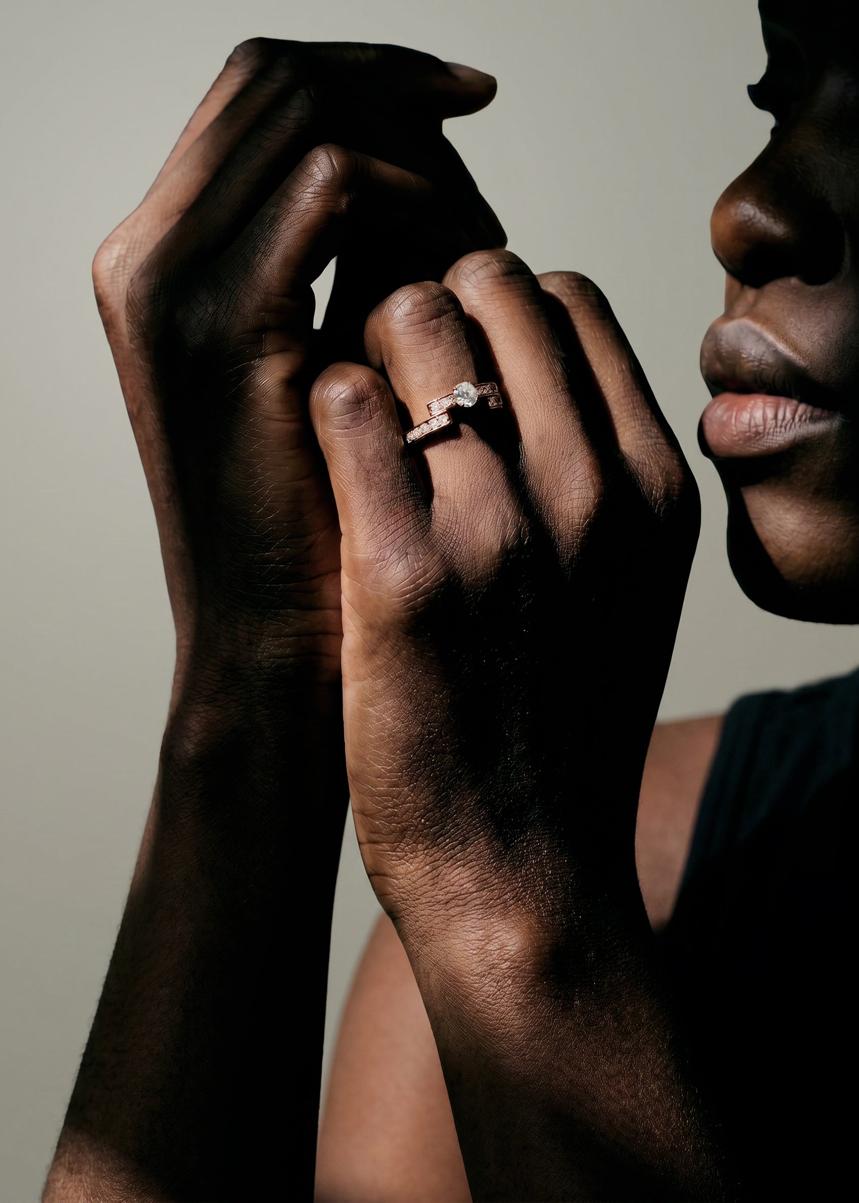 Disruptive engagement ring 2 rows