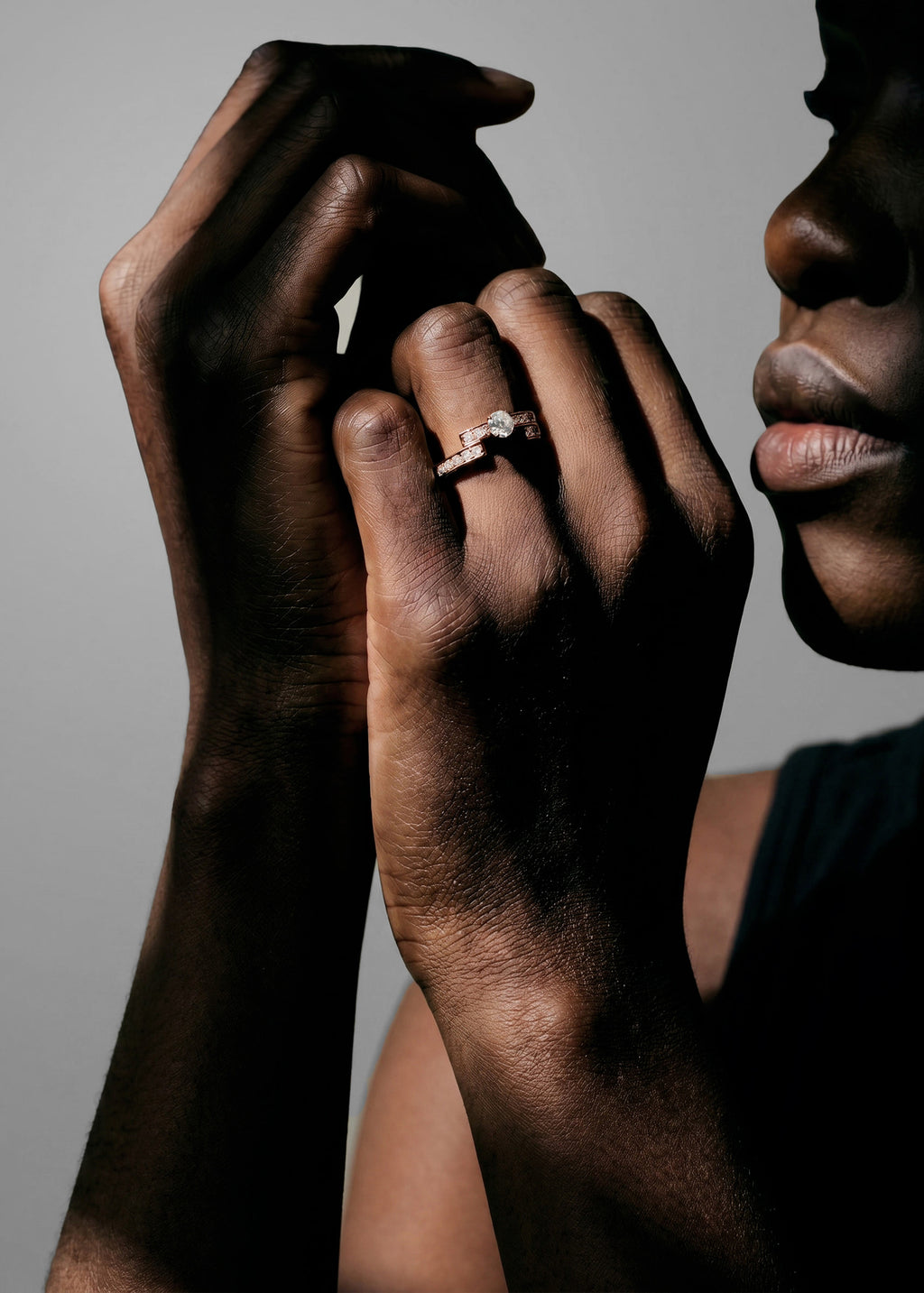 Disruptive engagement ring 2 rows