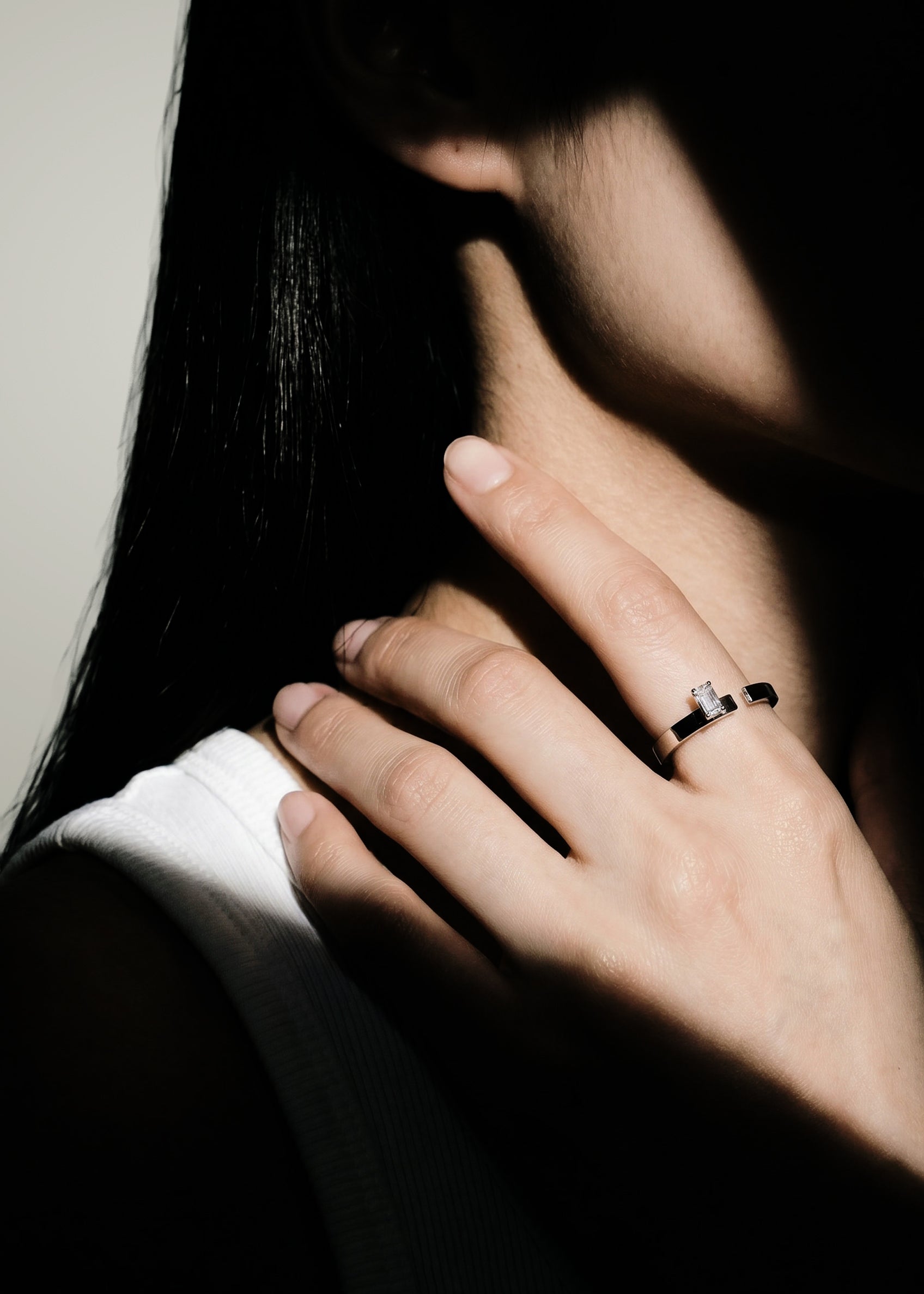 Disruptive engagement ring