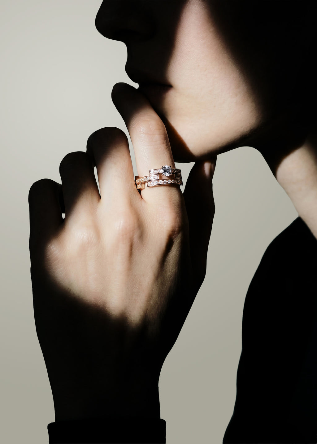 Disruptive engagement ring 3 rows