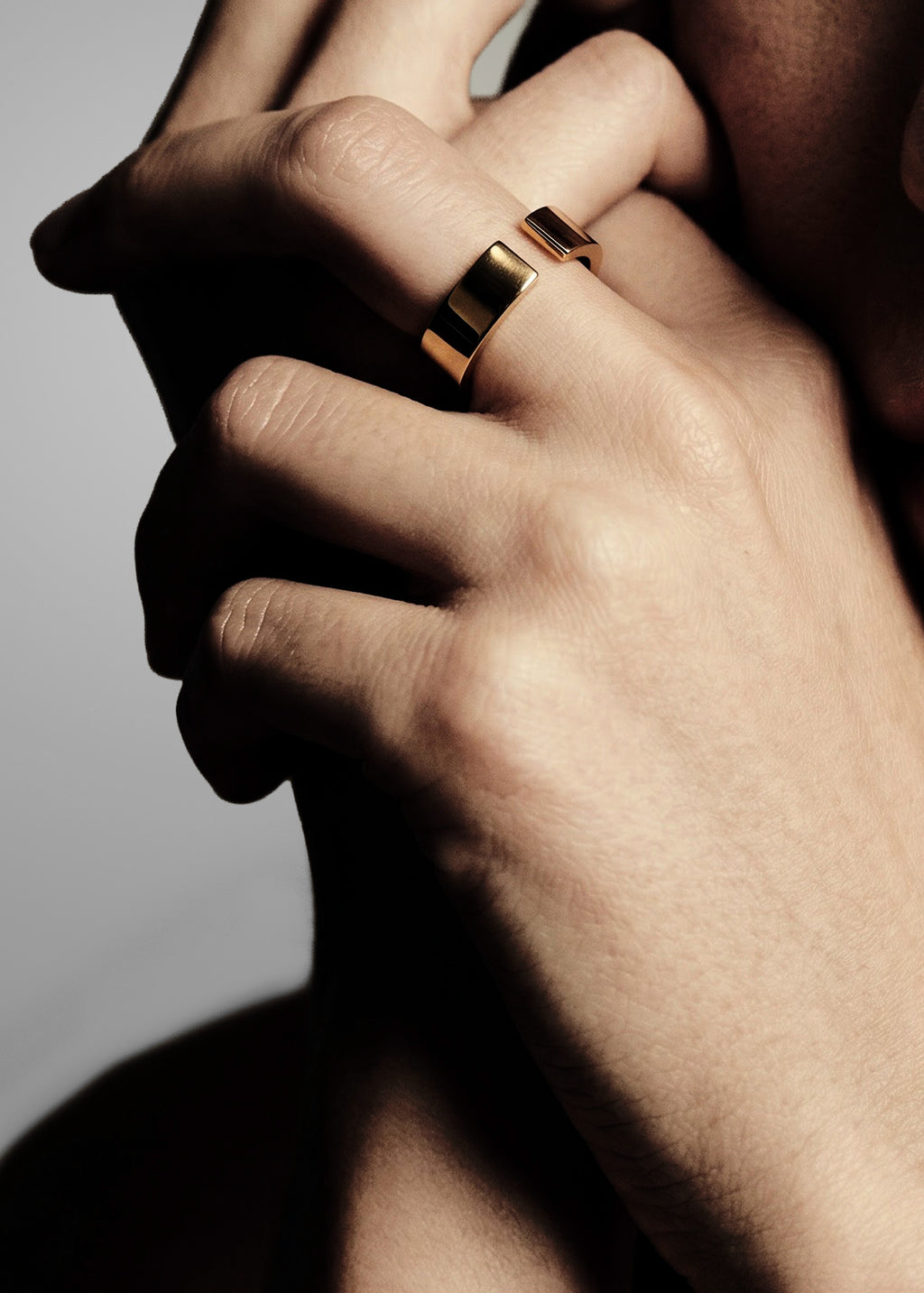 'C' ring medium