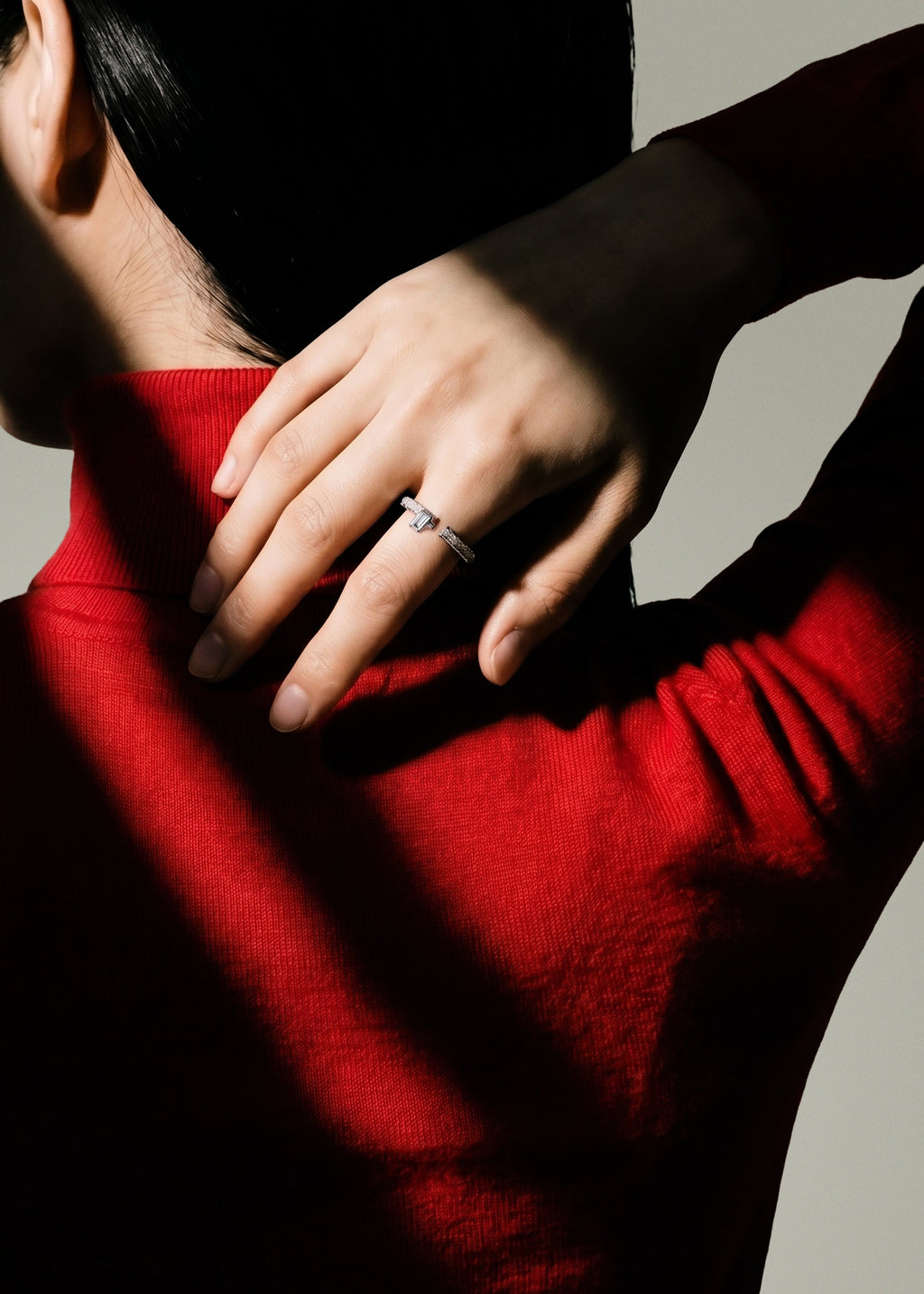 Disruptive engagement ring