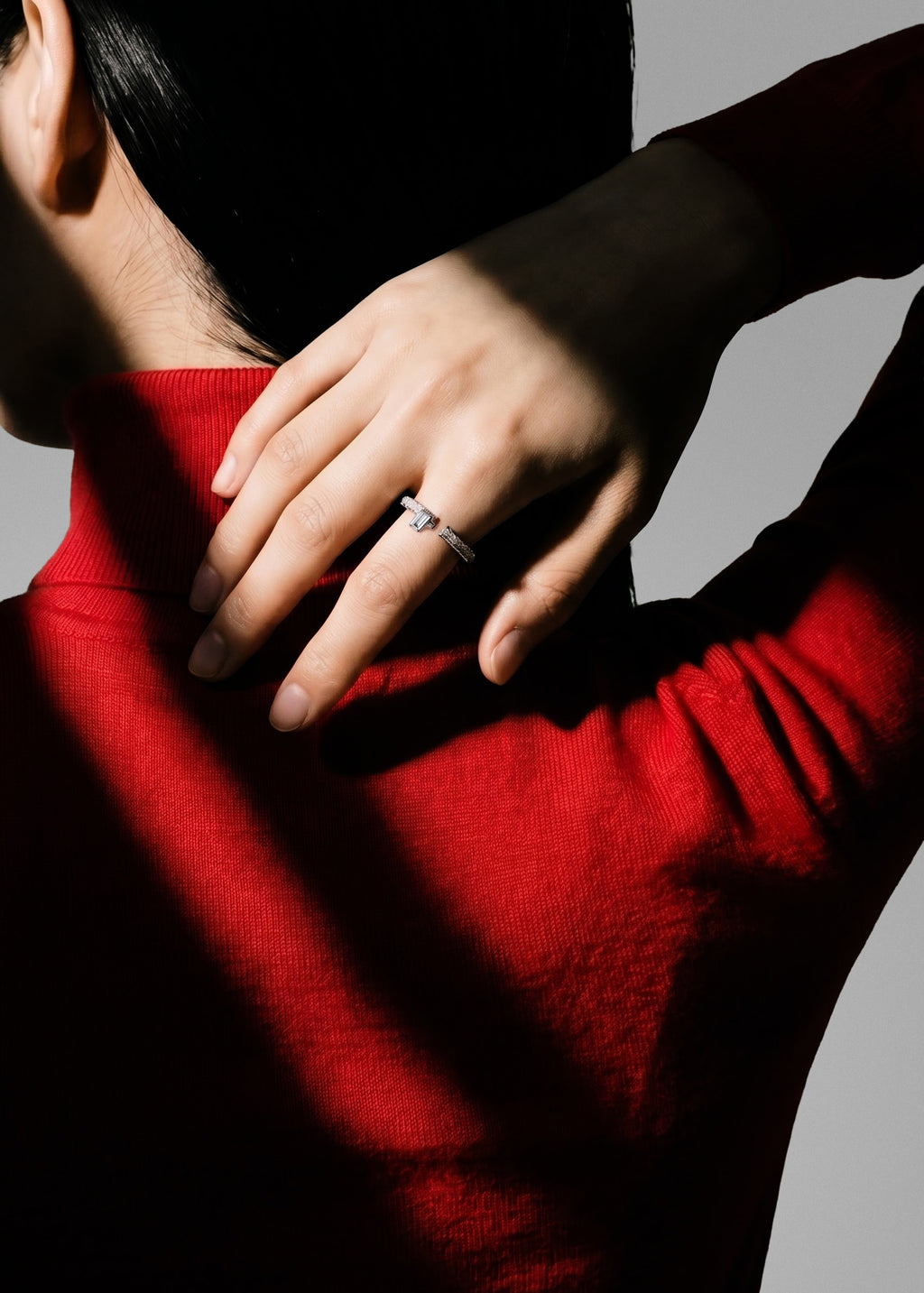 Disruptive engagement ring