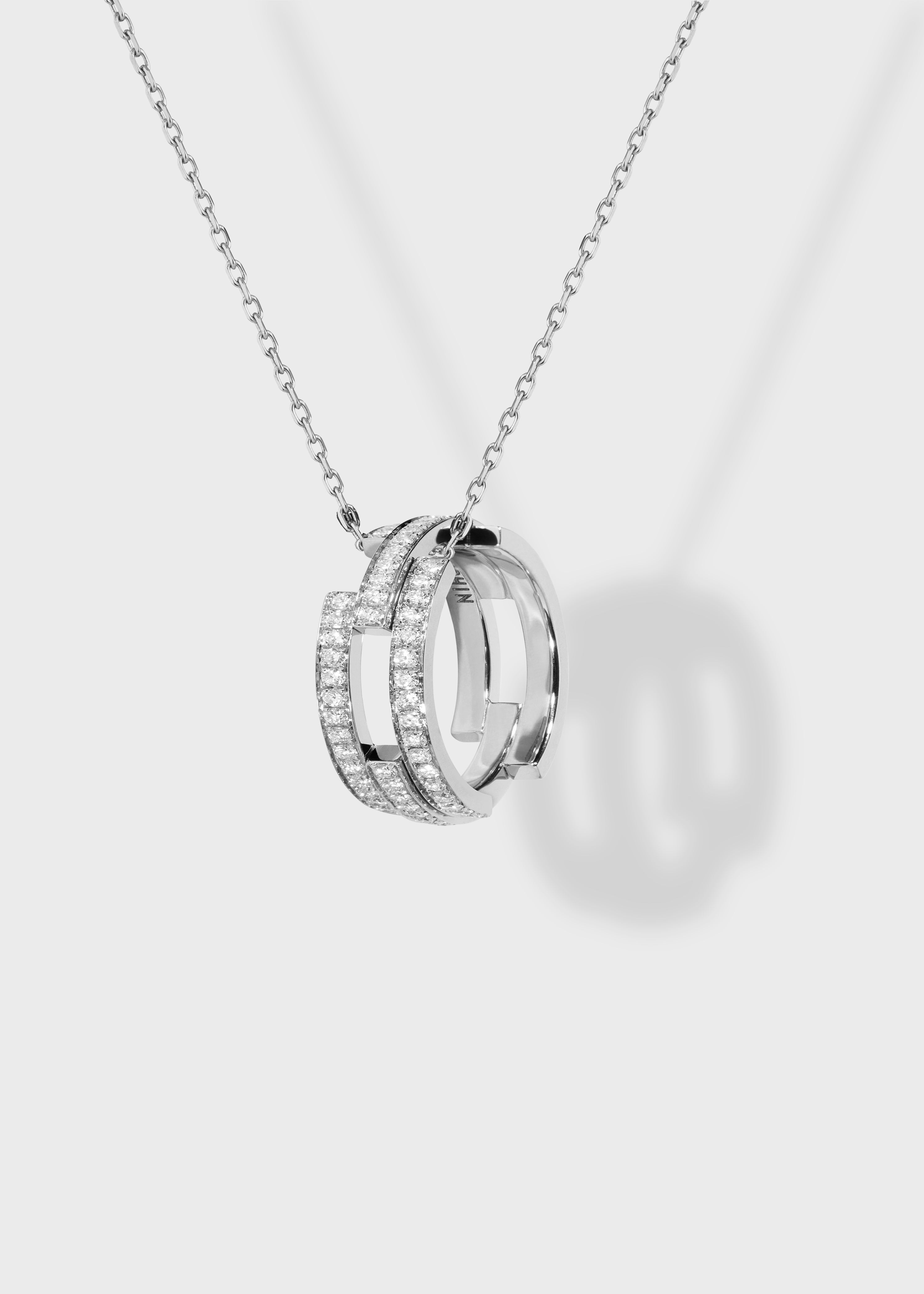 Volume pendant White Gold