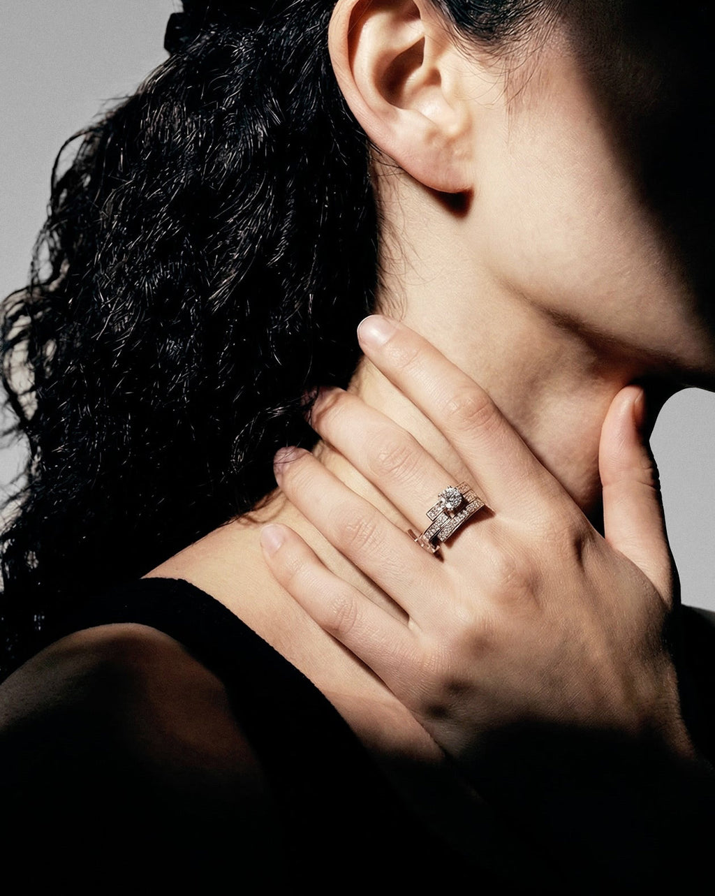 Disruptive engagement ring 3 rows