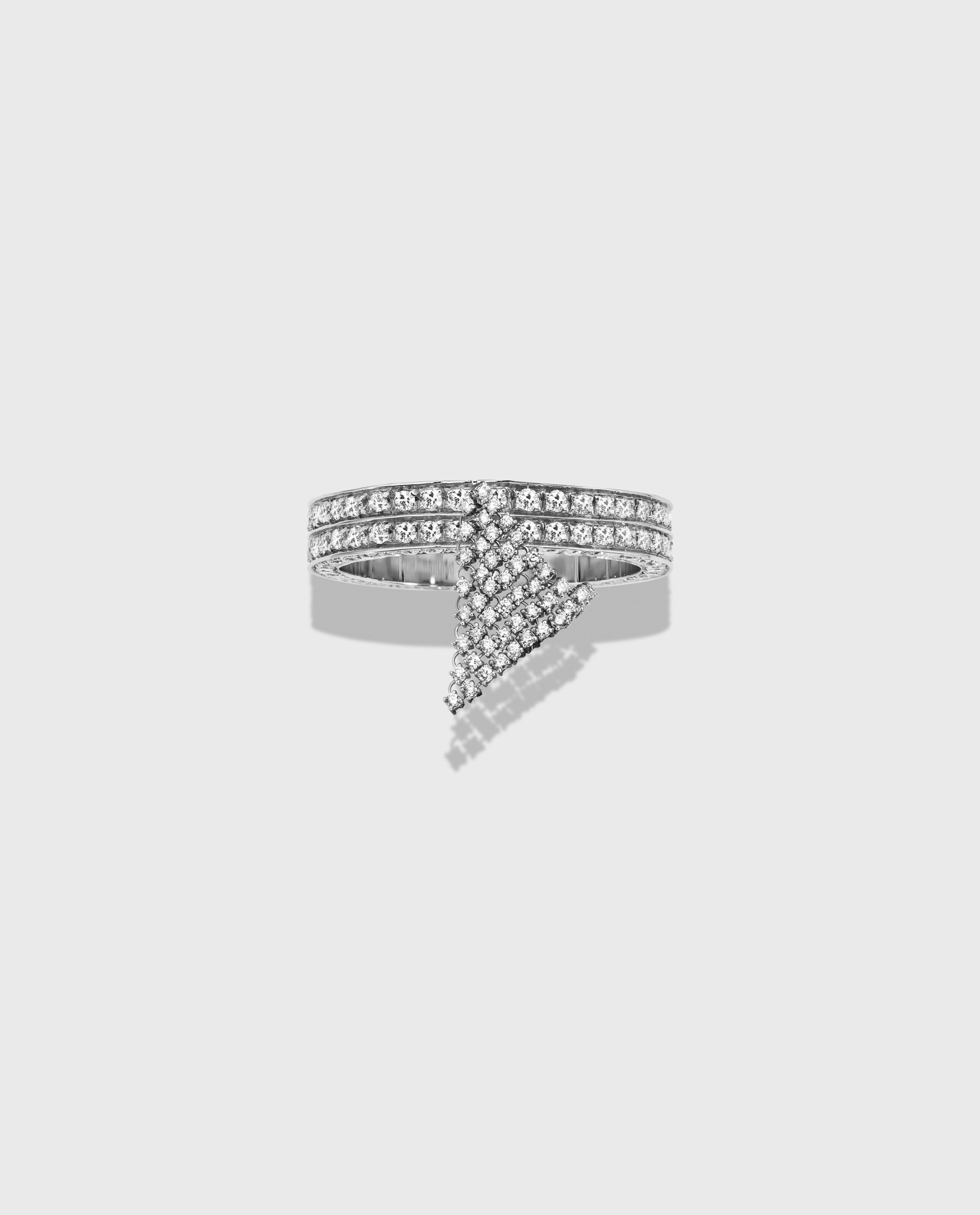 Fluid ring White Gold