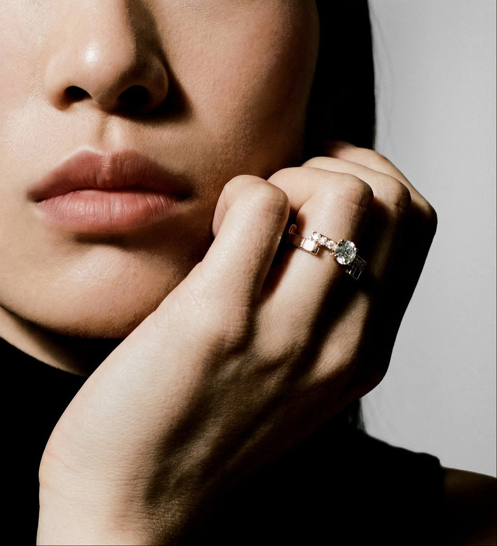 Disruptive engagement ring 2 rows