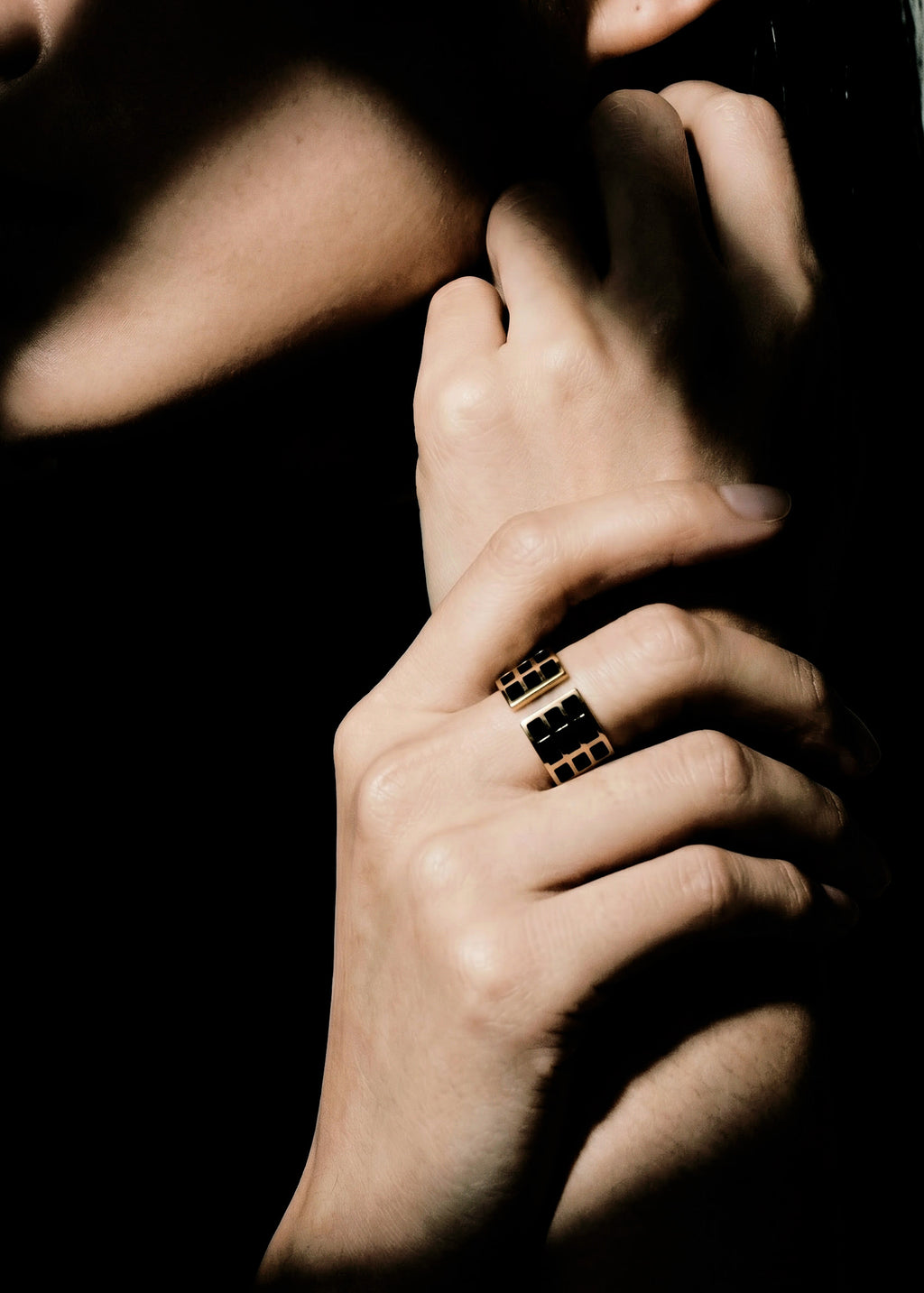 Monument ring medium