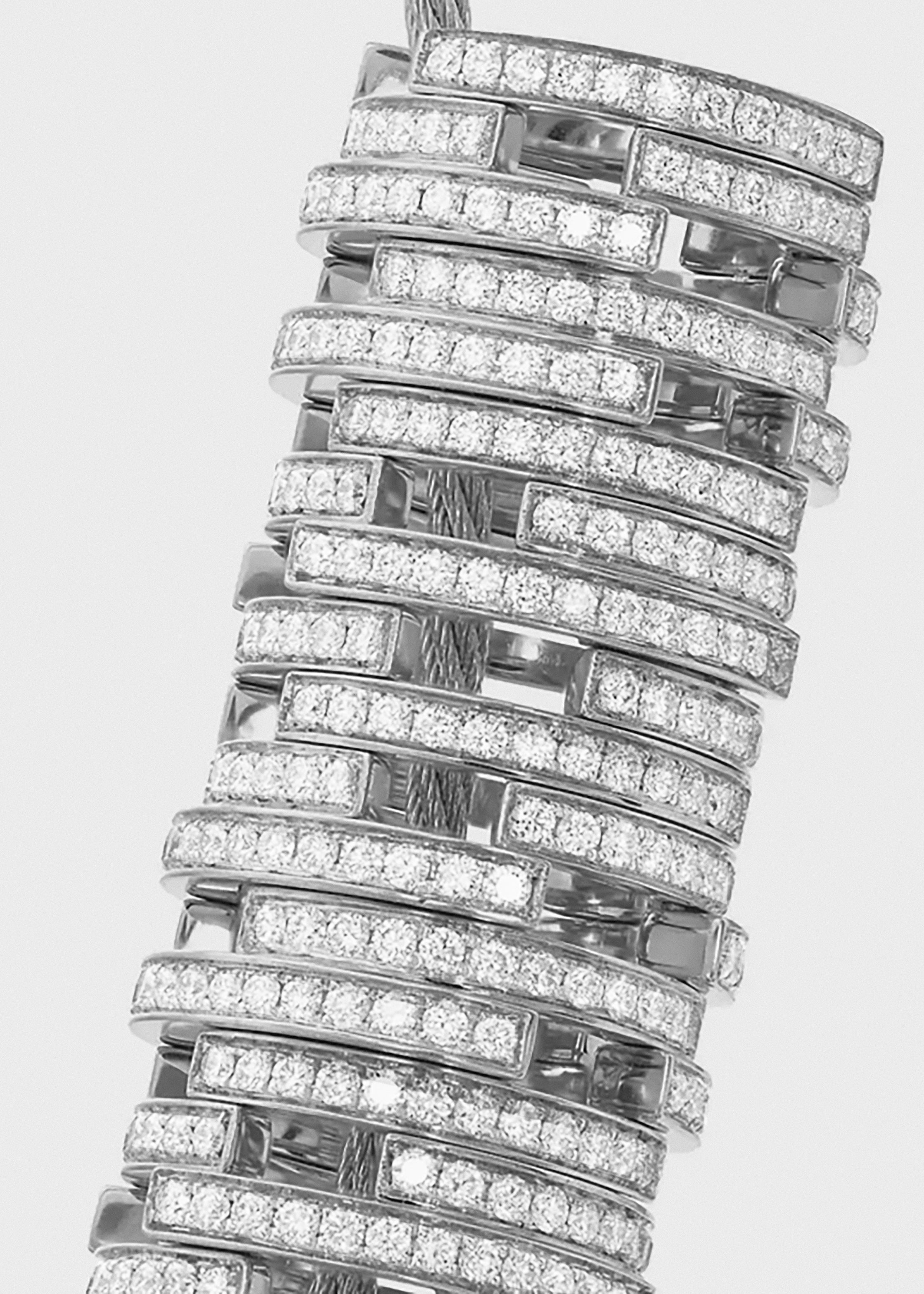 Volume pendant White Gold