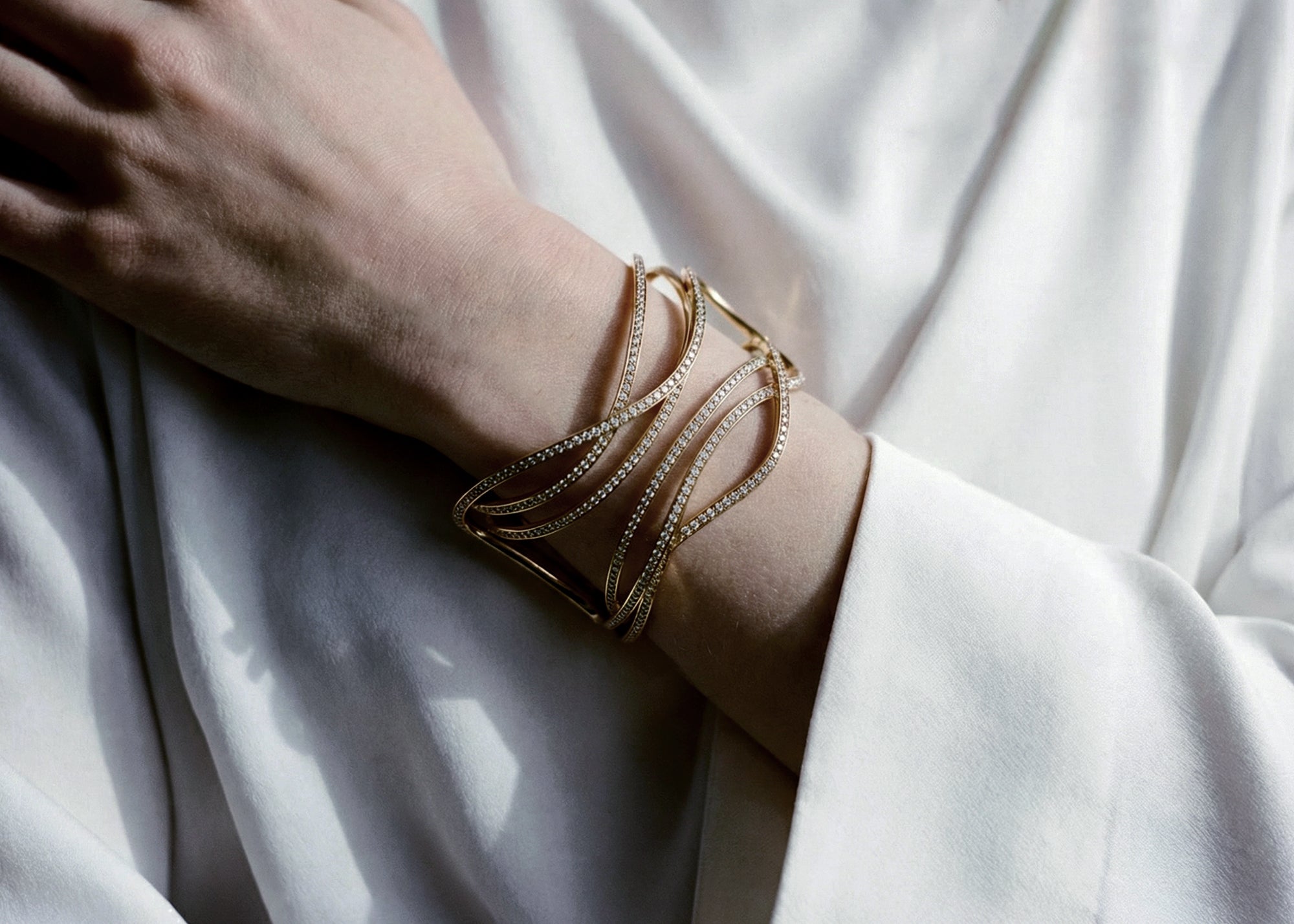 Serpentine cuff