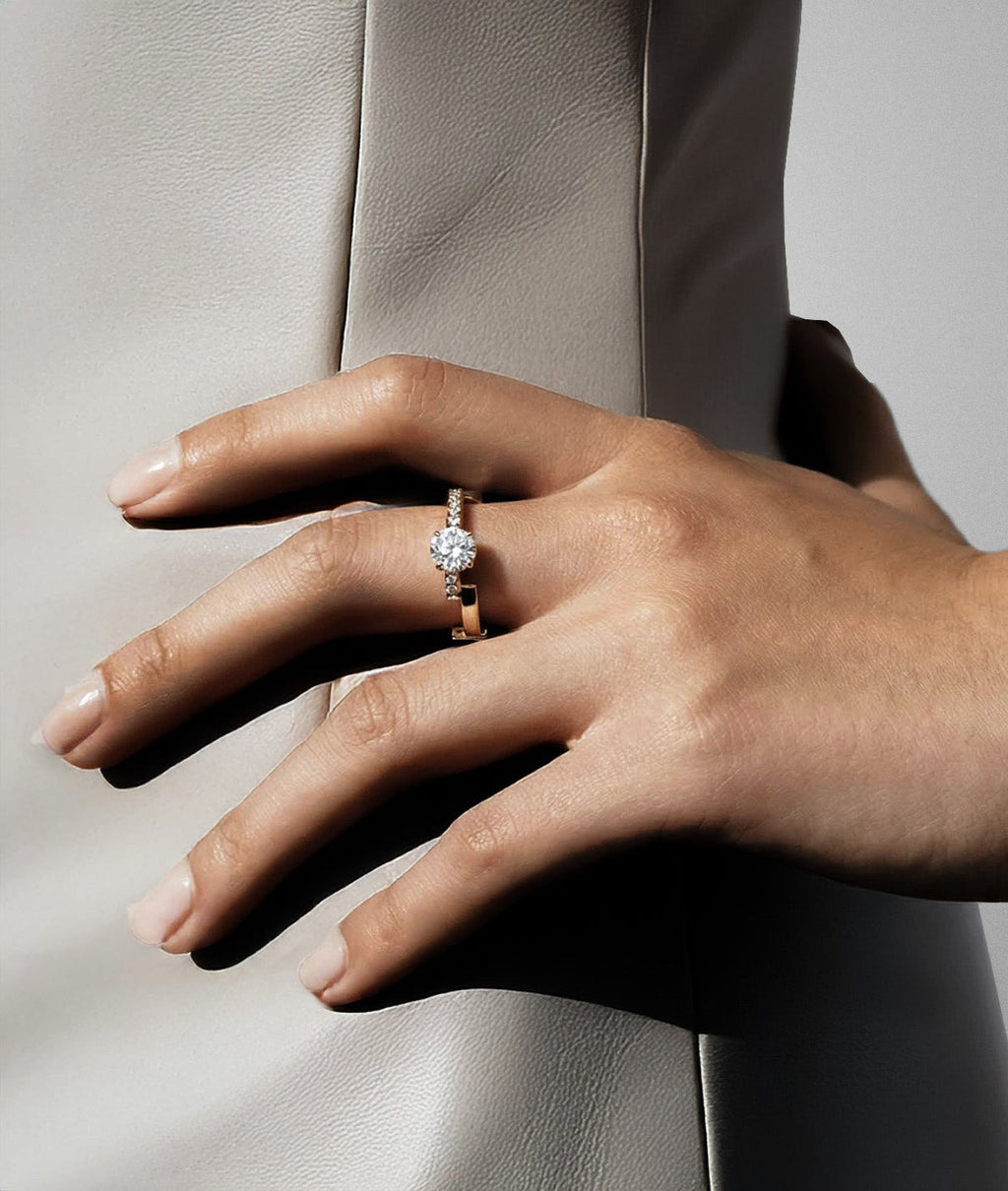 Disruptive engagement ring 2 rows
