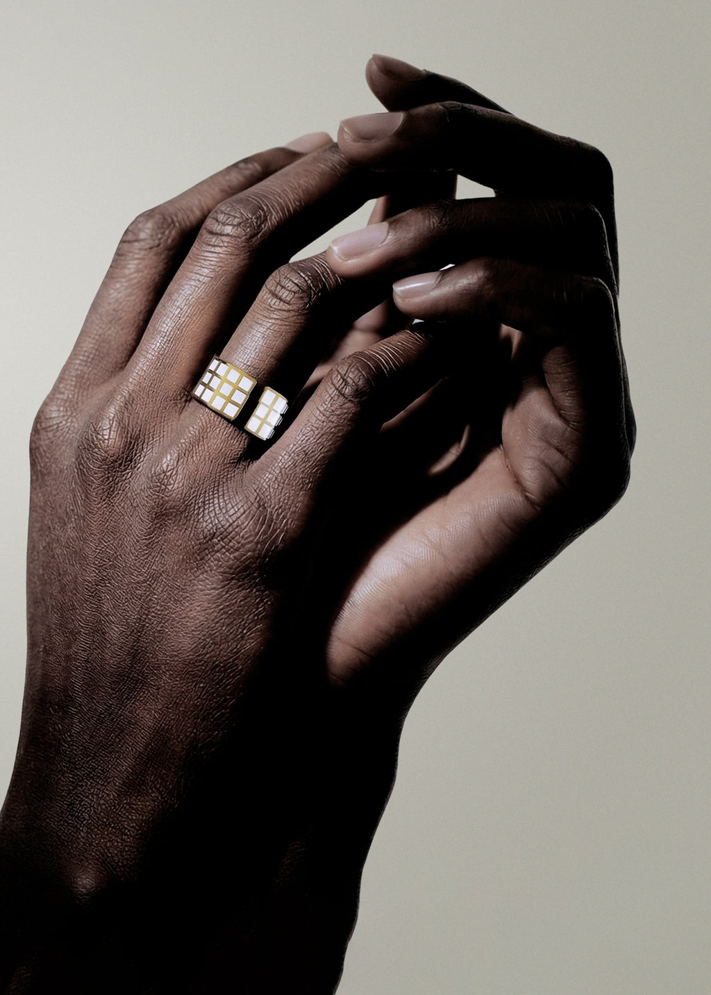 Monument ring medium