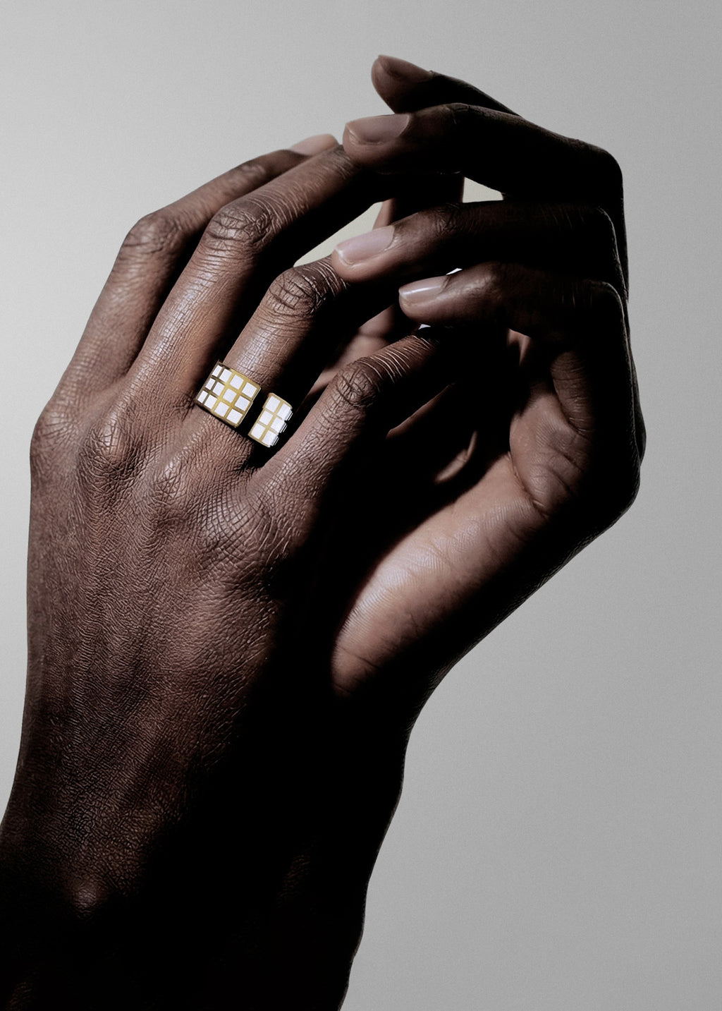 Monument ring medium