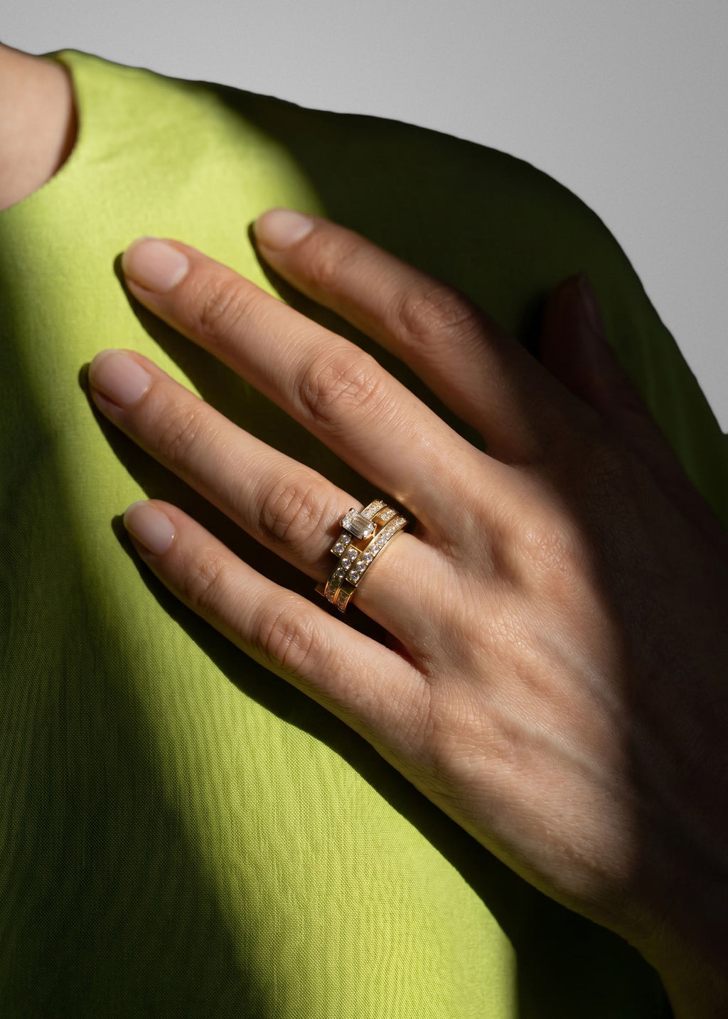 Disruptive engagement ring