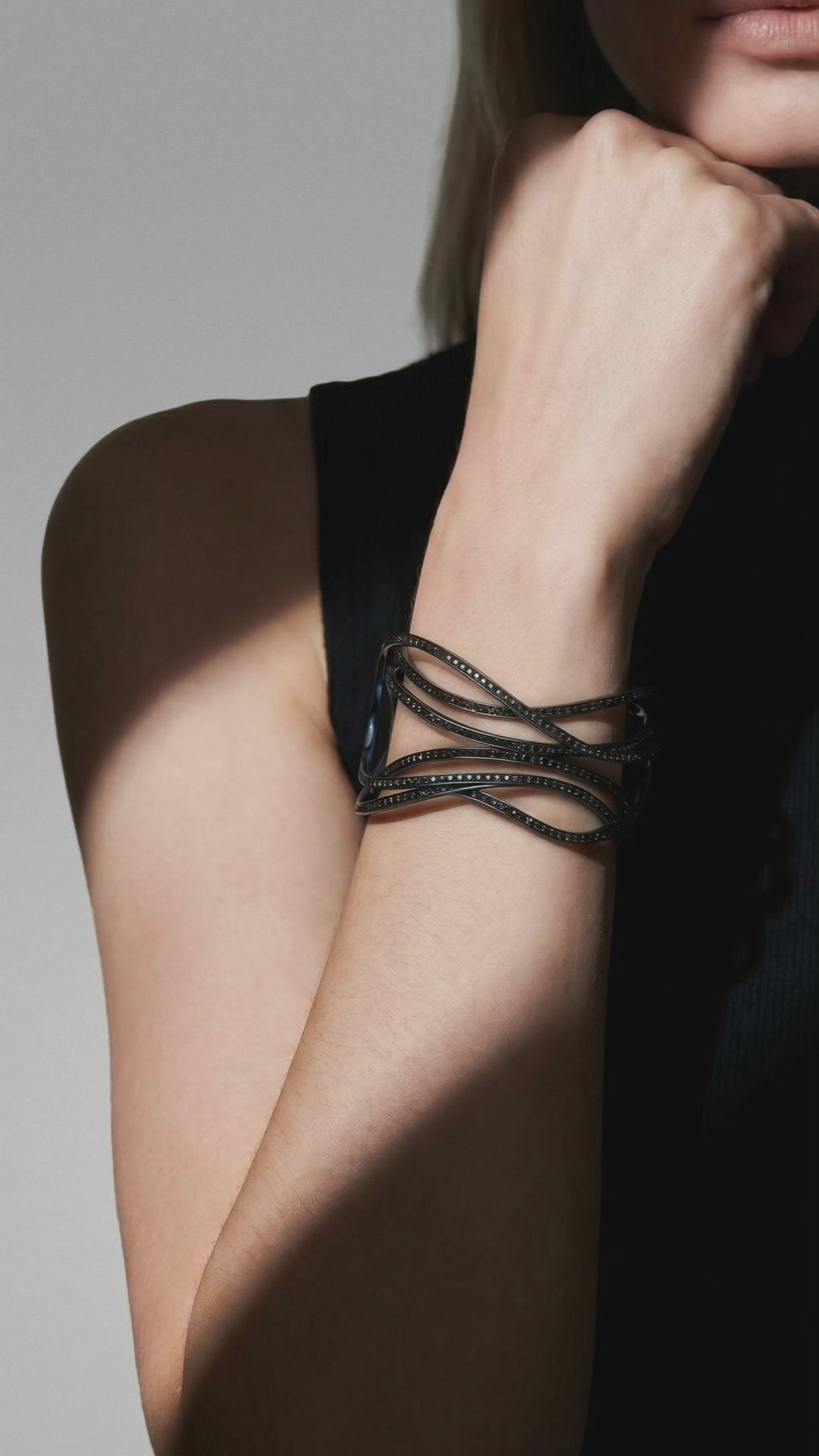 Serpentine cuff
