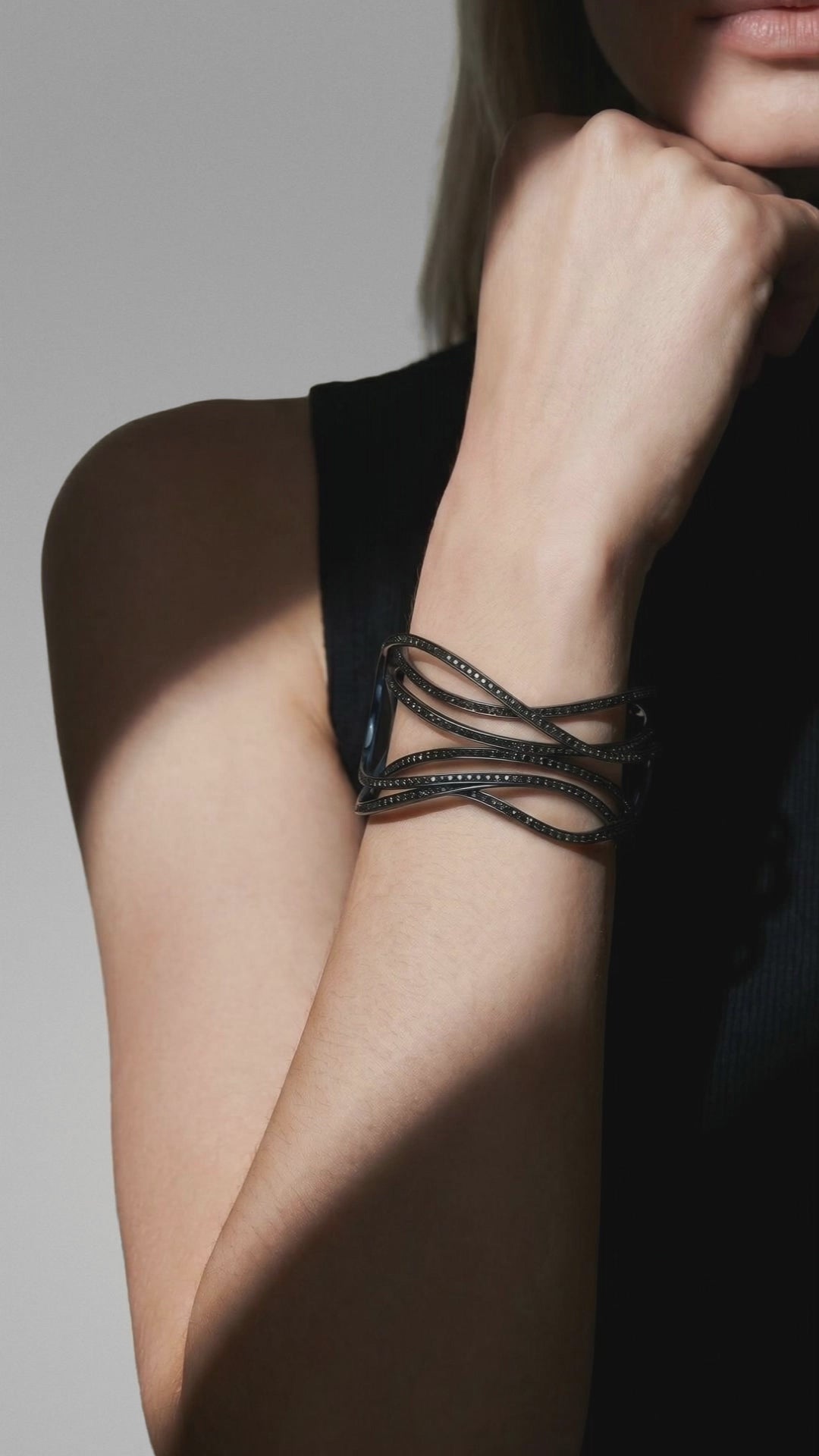 Serpentine cuff
