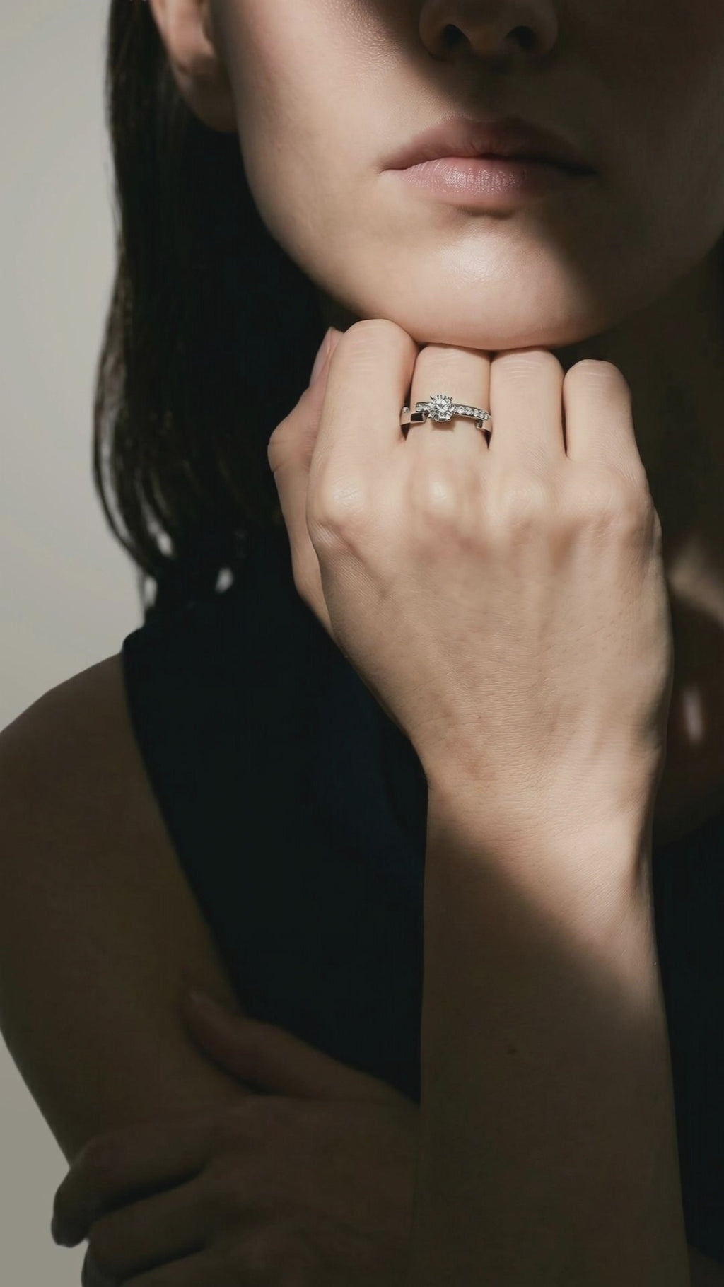 Disruptive engagement ring 2 rows