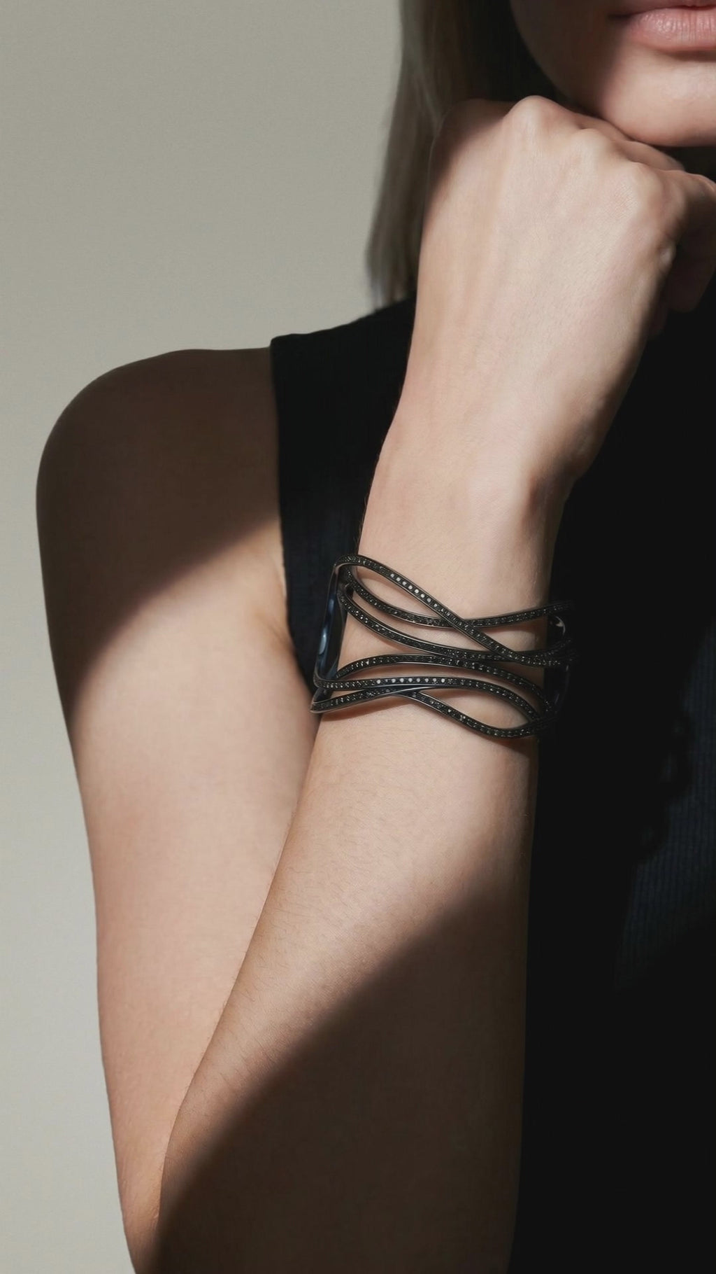 Serpentine cuff